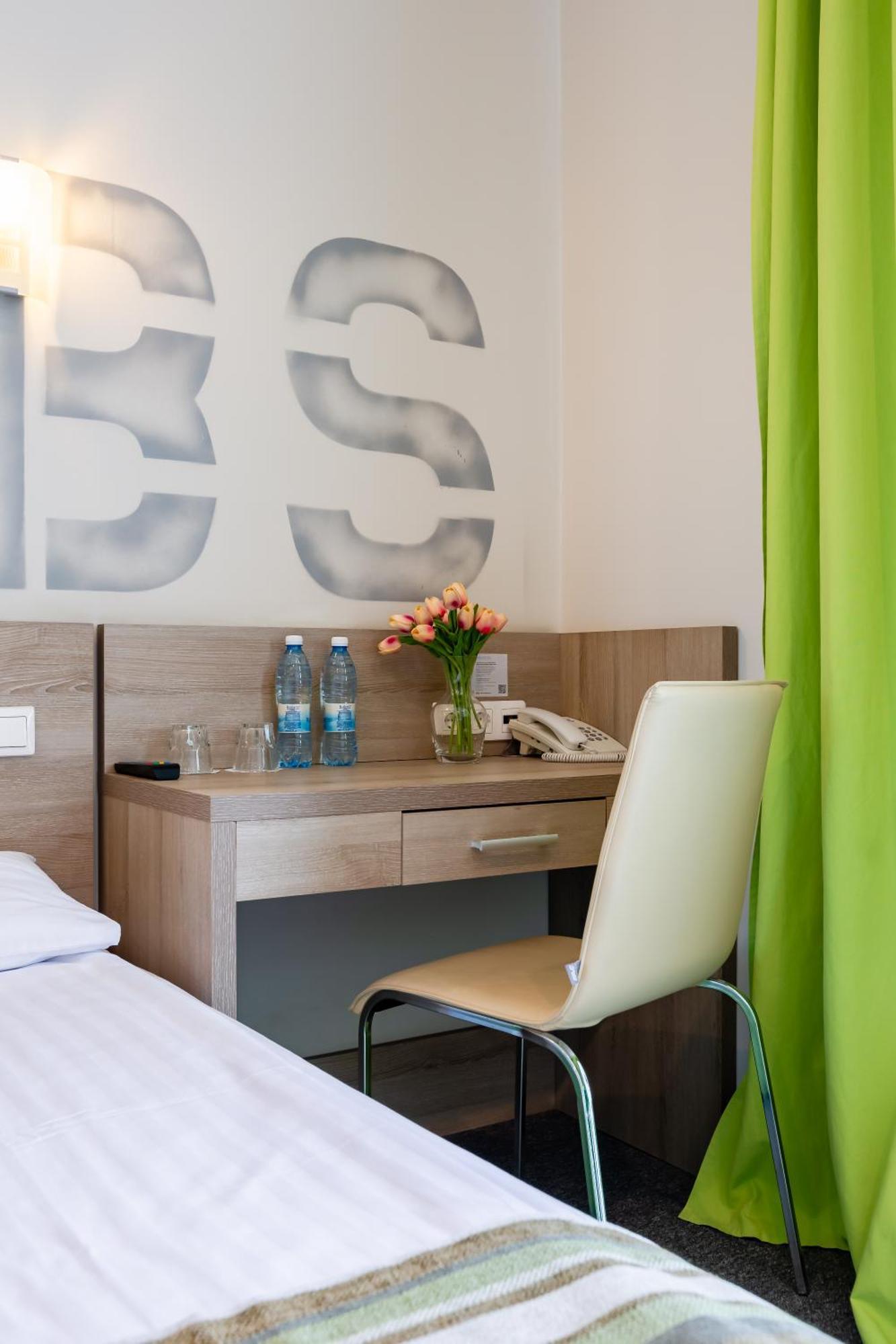 Practicotel Киев Экстерьер фото
